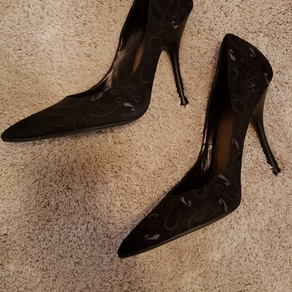 Black heels from House of Dereon - Picture 2 of 6